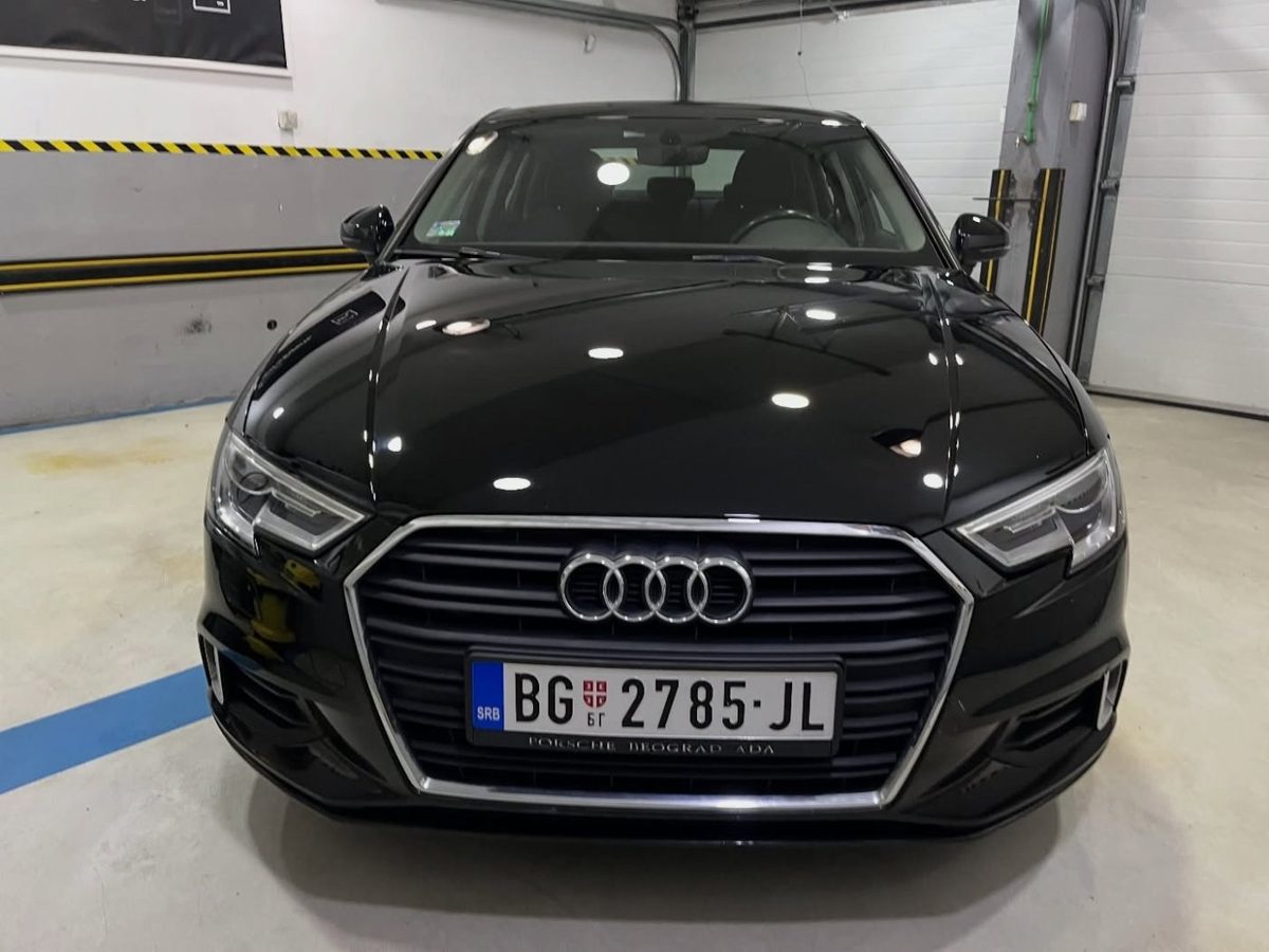 Crni Audi A3 posle dvoslojnog poliranja i keramičke zaštite
